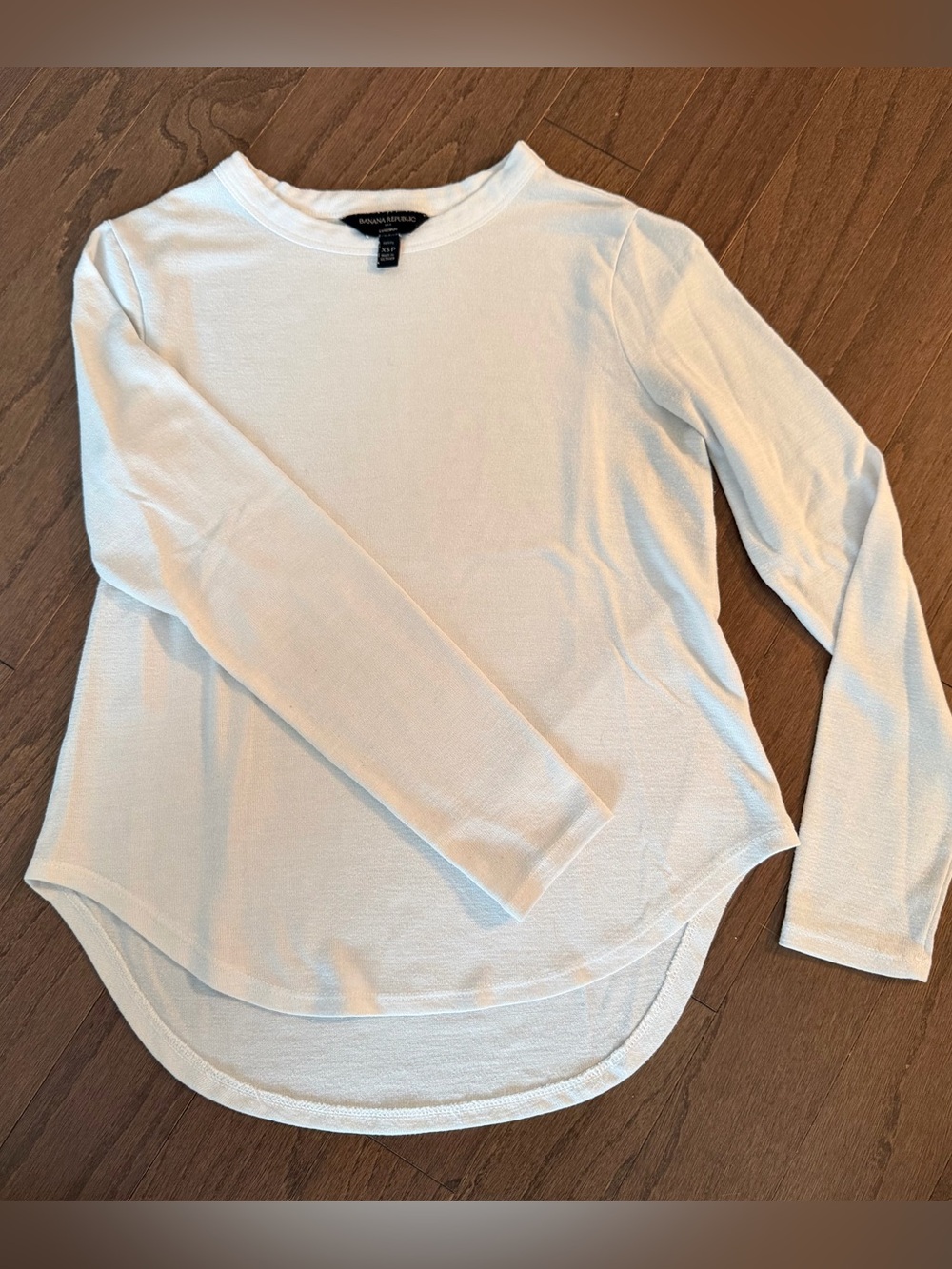 Banana Republic Luxespun White Long Sleeve Scoop-Hem Tee XS Petite